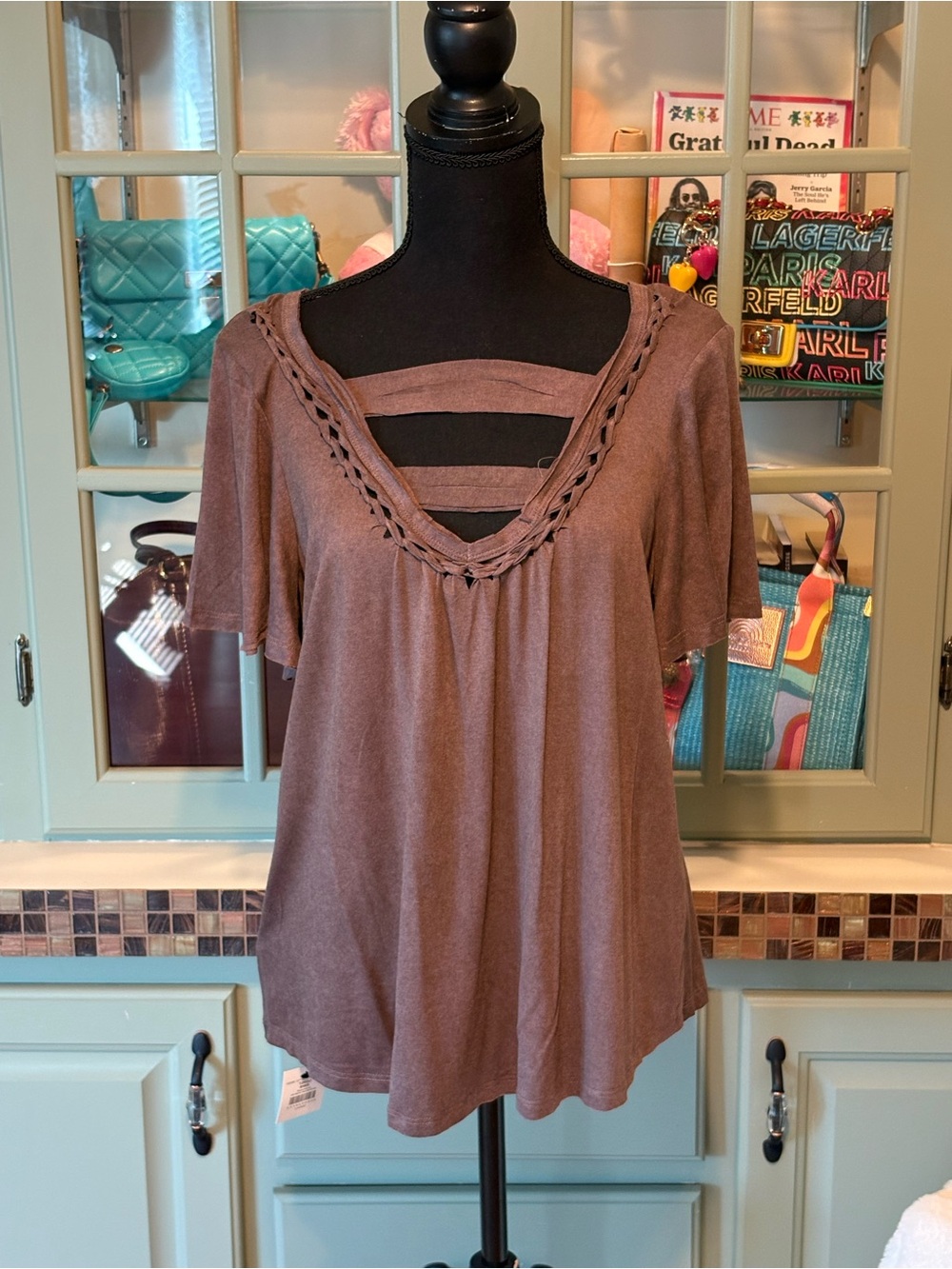 Buckle Mauve Brown Strap-Detail V-Neck Top